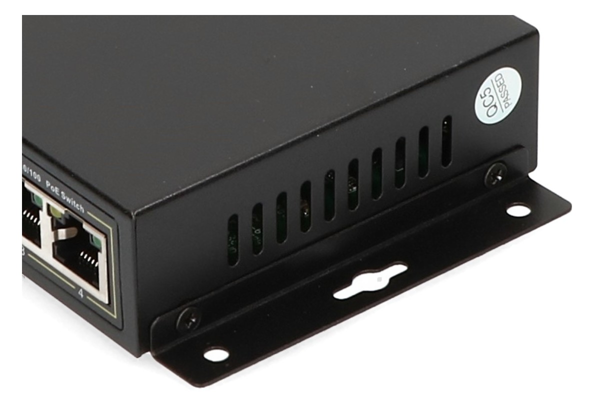 Zamontowane uchwyty montażowe switcha S64