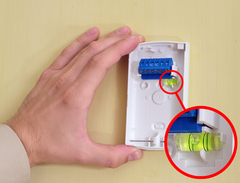 Poziomica umieszczona we wnętrzu czujki BPR2-WP12