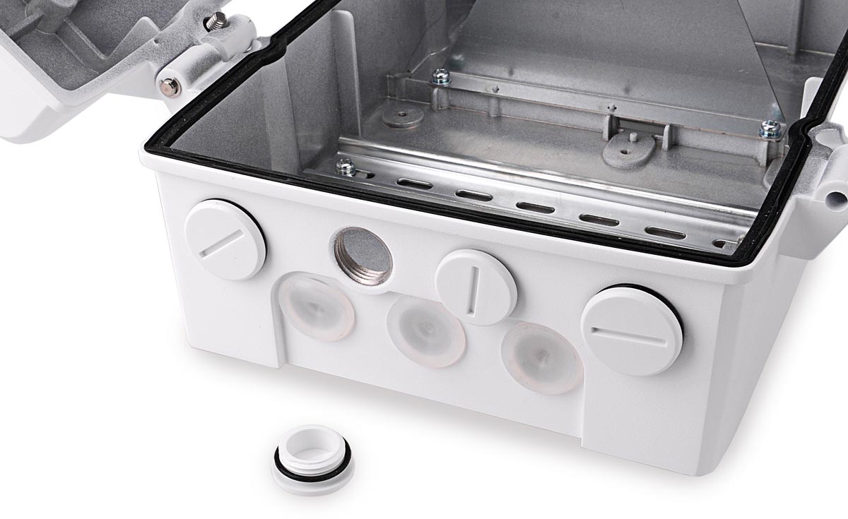 Otwory kablowe w puszce montażowej BCS-PA51