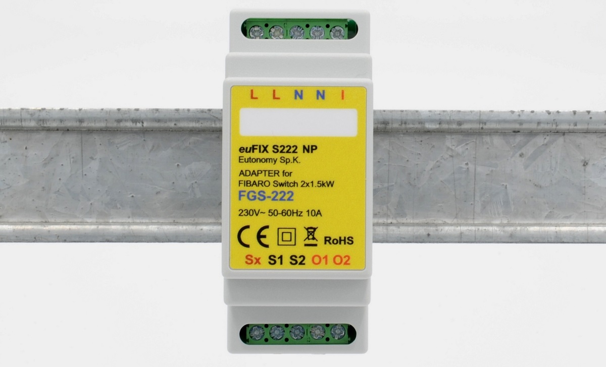 Adapter zamontowany na szynie
