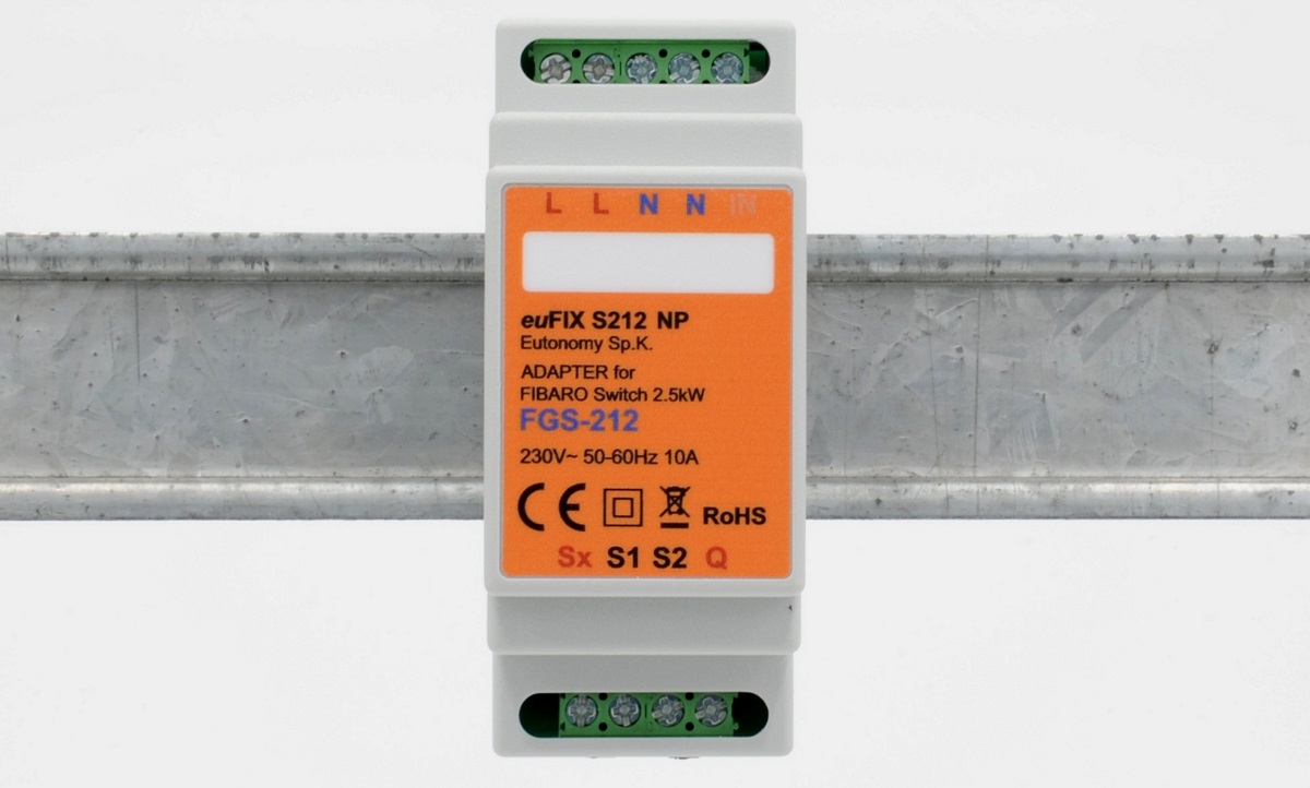 Adapter zamontowany na szynie