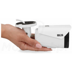 Kamera tubowa IP BCS-TIP4501IR-E-Ai w dłoni