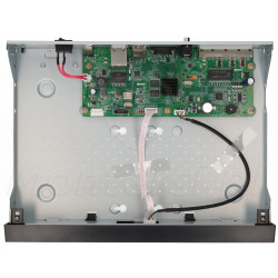 Rejestrator IP DS-7604NI-K1/4P - Wnętrze