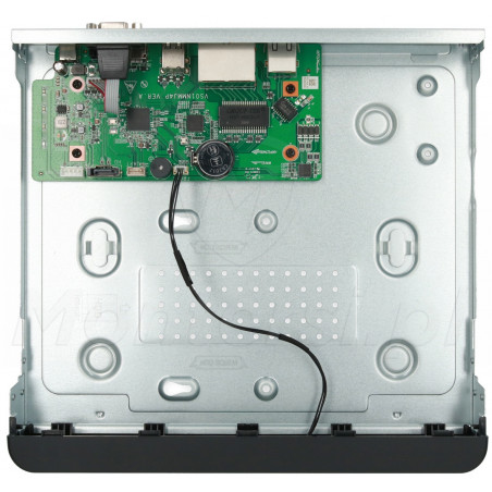 Wnętrze rejestratora IP BCS-P-NVR0401-4KE-4P-III