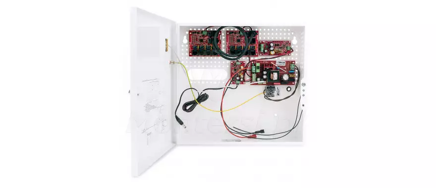 Wnętrze zasilacza PoE BCS-UPS/IP8/E-S