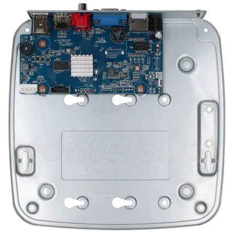 Wnętrze rejestratora IP BCS-L-SNVR0401-4KE(2)