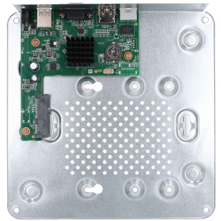Wnętrze rejestratora IP DS-7108NI-Q1(D)