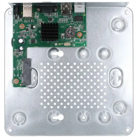 Wnętrze rejestratora IP DS-7108NI-Q1(D)