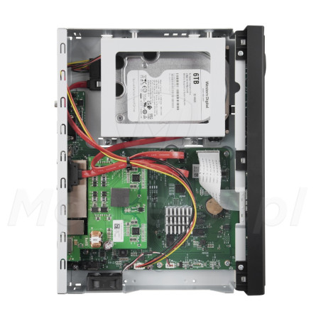 Wnętrze rejestratora IP BCS-U-NVR0162-A-4K-8P(6TB)