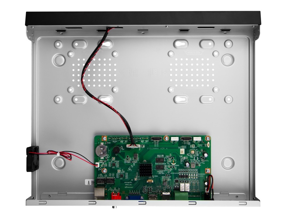 wnetrze-rejestratora-BCS-P-NVR0902-A-4K-III