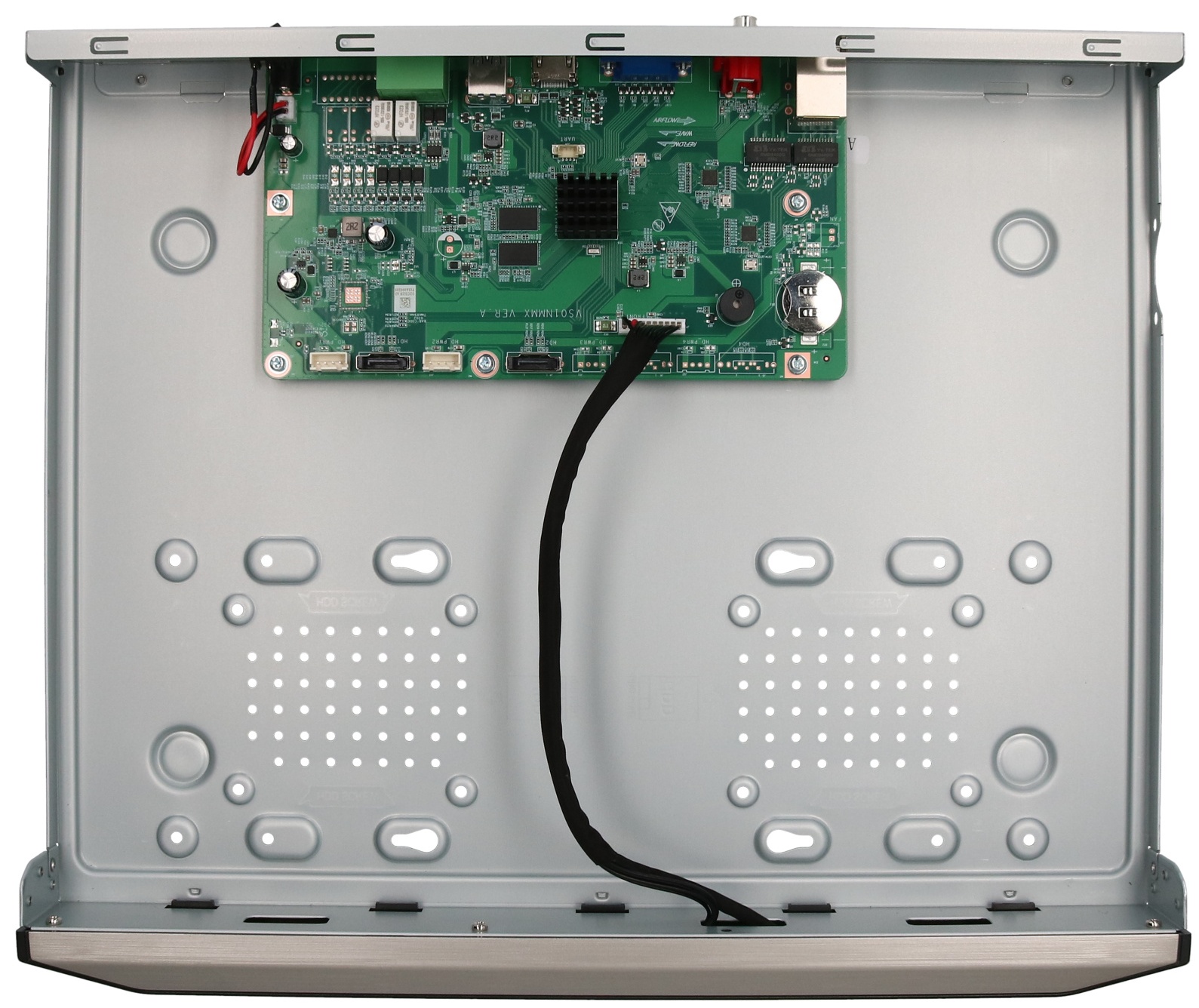 wnetrze-rejestratora-BCS-P-NVR3202-A-4K-III