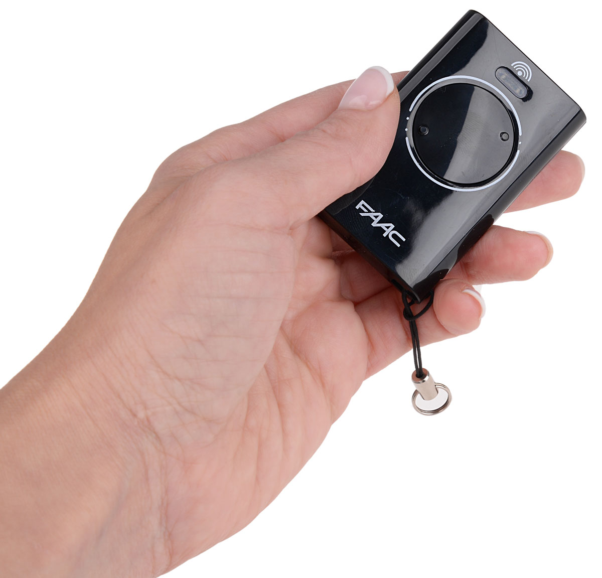 Pilot XT2 868 SLH LR cechuje się ergonomicznym kształtem i pewnie leży w dłoni